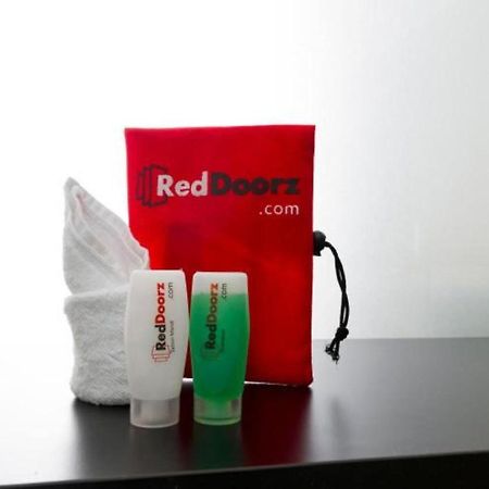 Reddoorz Plus @ Guntur Raya Setiabudi Giacarta Esterno foto