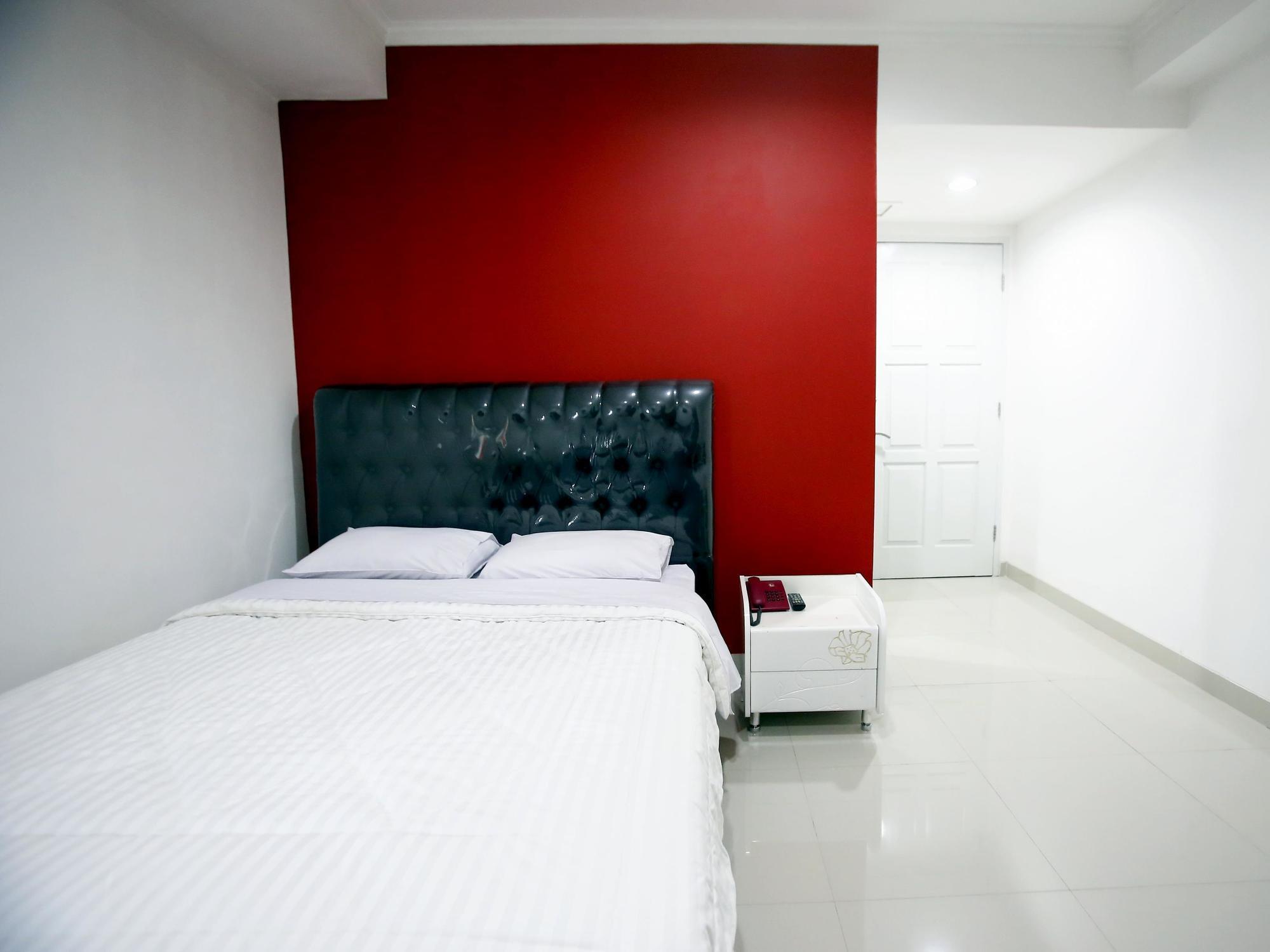 Reddoorz Plus @ Guntur Raya Setiabudi Giacarta Esterno foto