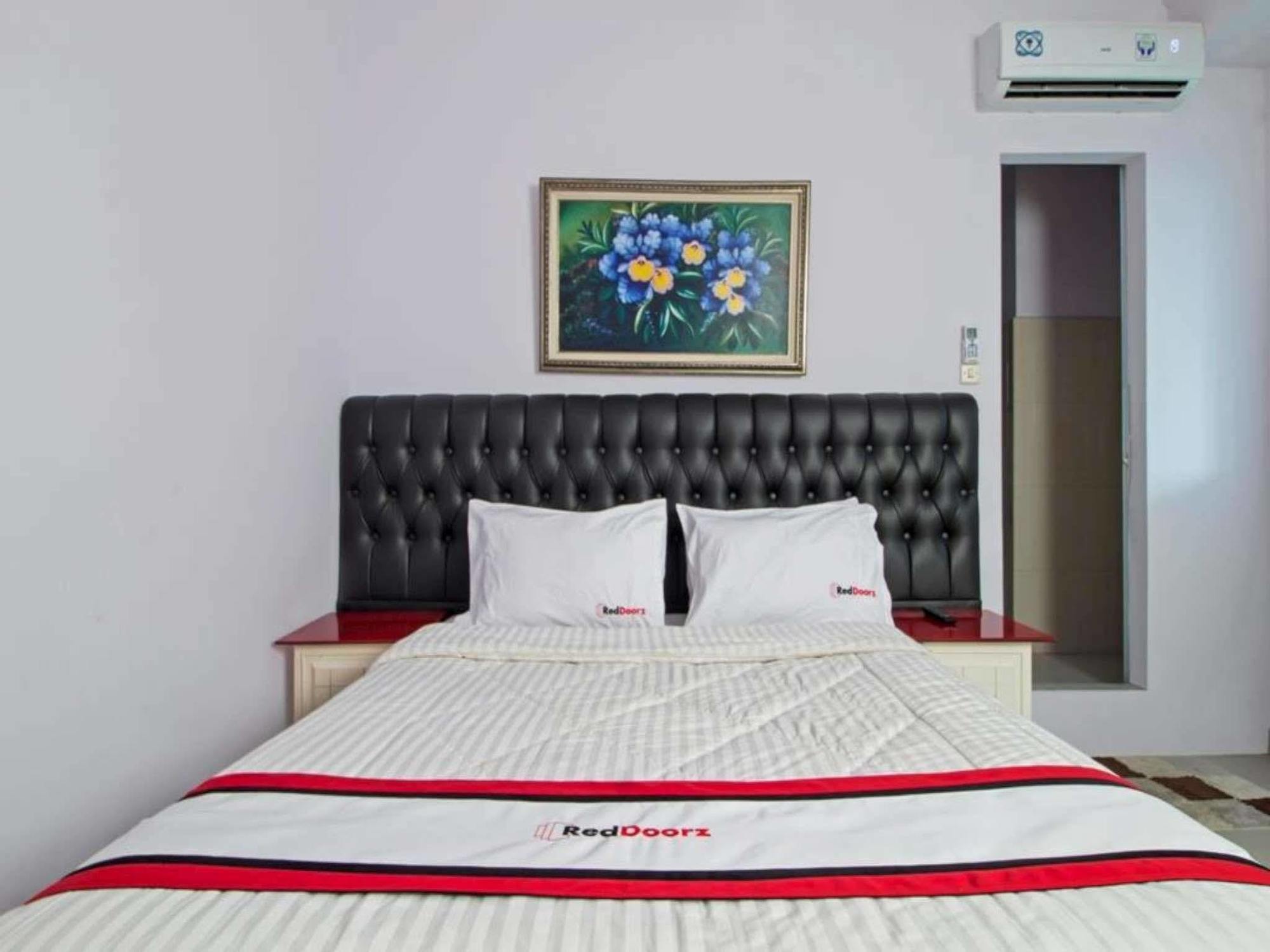 Reddoorz Plus @ Guntur Raya Setiabudi Giacarta Esterno foto