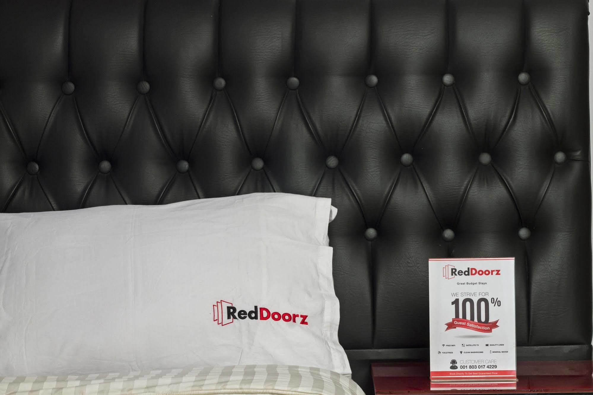 Reddoorz Plus @ Guntur Raya Setiabudi Giacarta Esterno foto