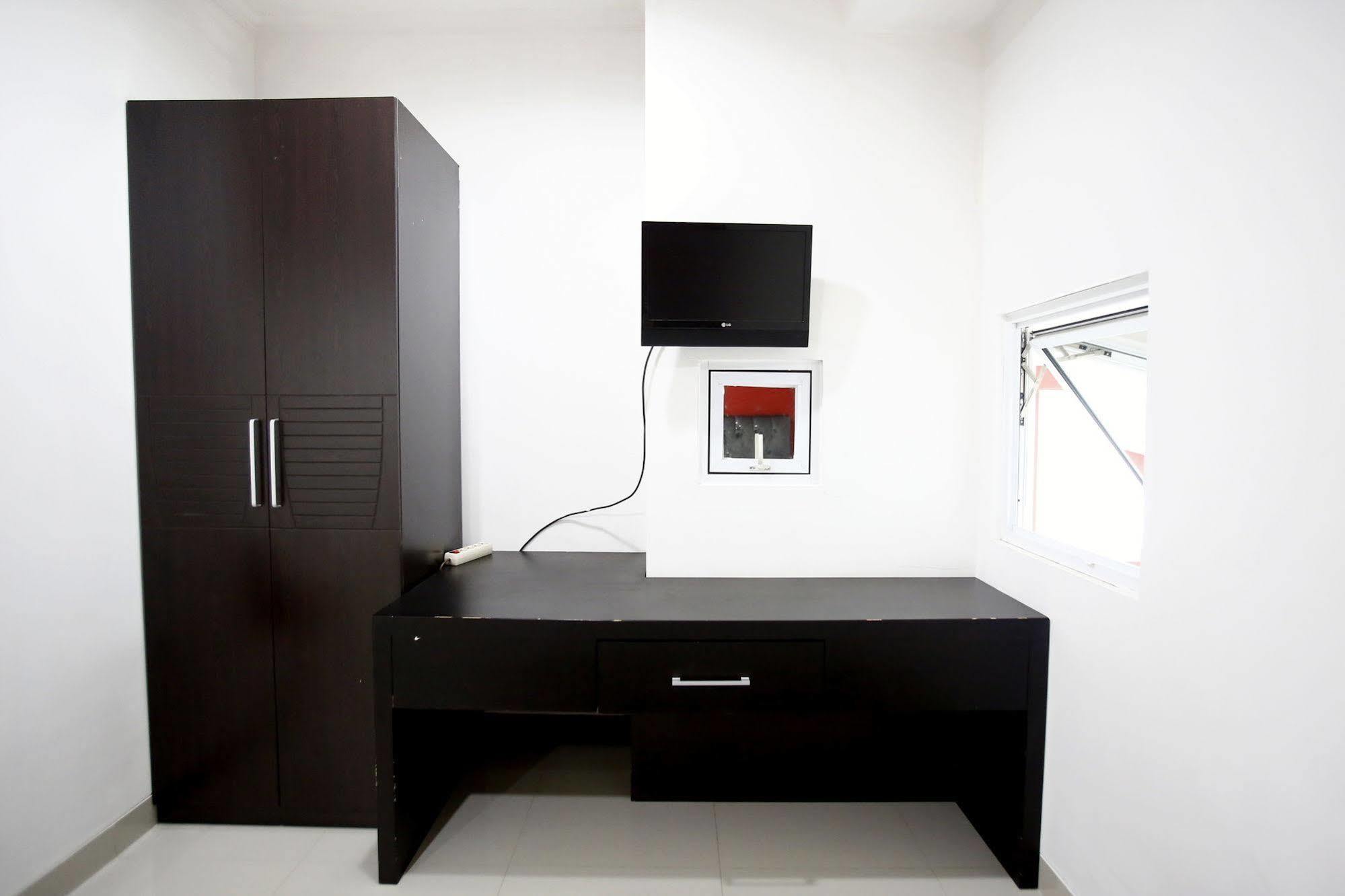 Reddoorz Plus @ Guntur Raya Setiabudi Giacarta Esterno foto