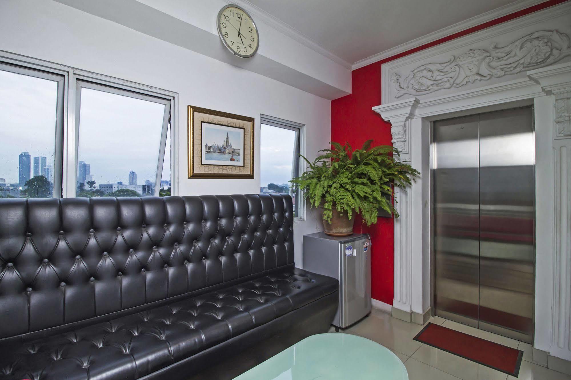 Reddoorz Plus @ Guntur Raya Setiabudi Giacarta Esterno foto