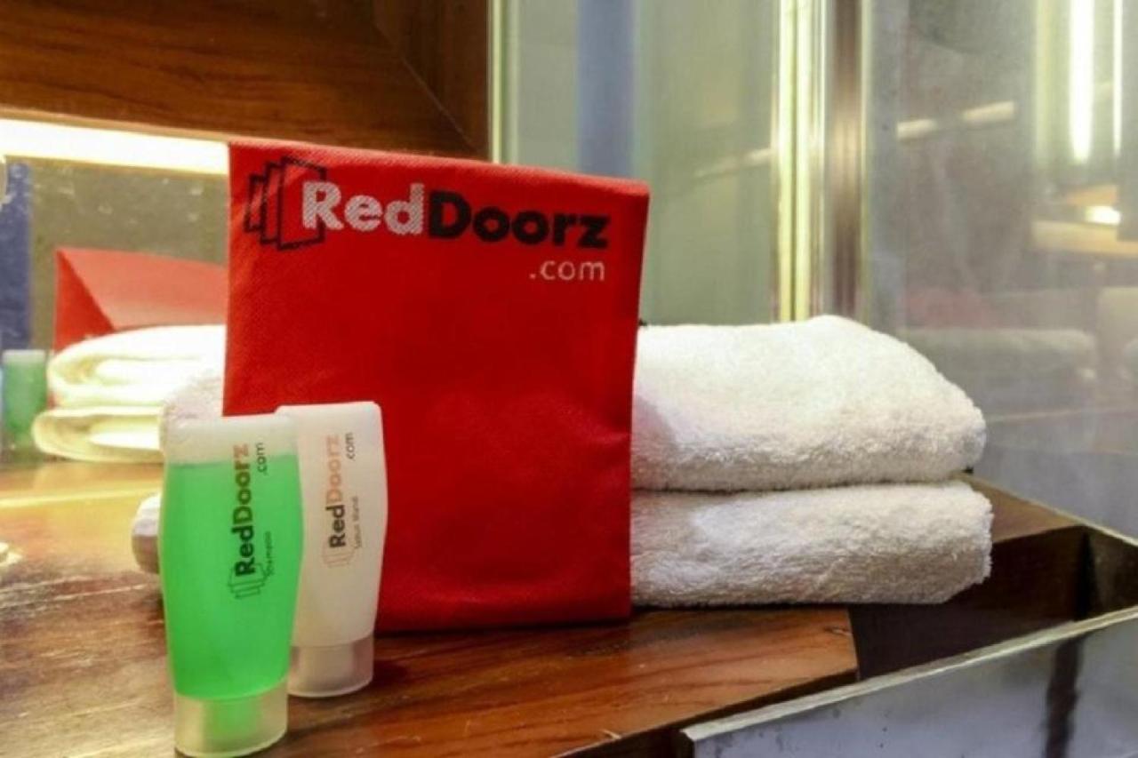 Reddoorz Plus @ Guntur Raya Setiabudi Giacarta Esterno foto